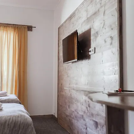 Salamander בית הארחה 2*